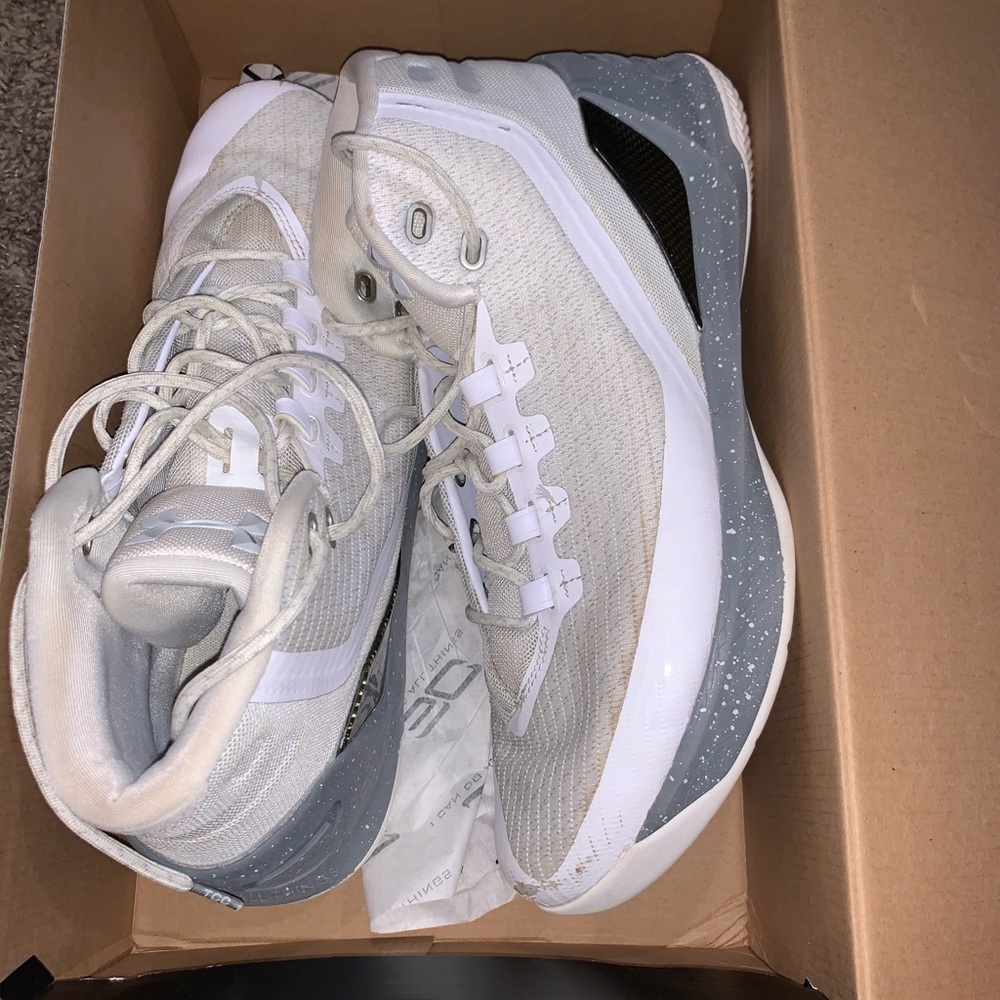 White and Gray Curry 3s